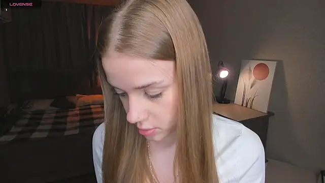 Snapshot of OdellaFrake chatting on November 21, 2025, 7:35 pm OdellaFrake online show from November 21, 2025, 7:35 pm