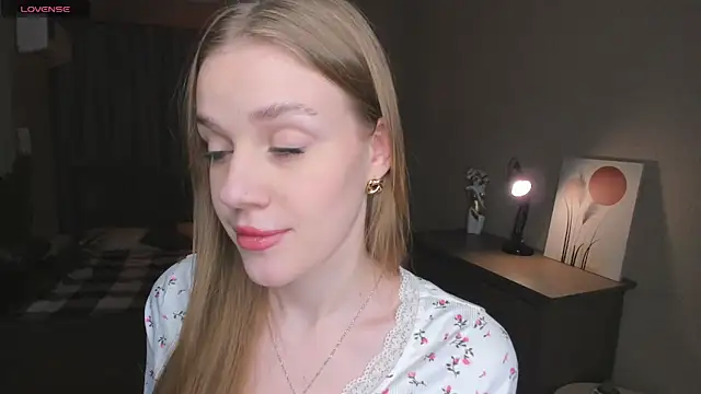 Snapshot of OdellaFrake chatting on November 19, 2025, 7:14 pm OdellaFrake online show from November 19, 2025, 7:14 pm