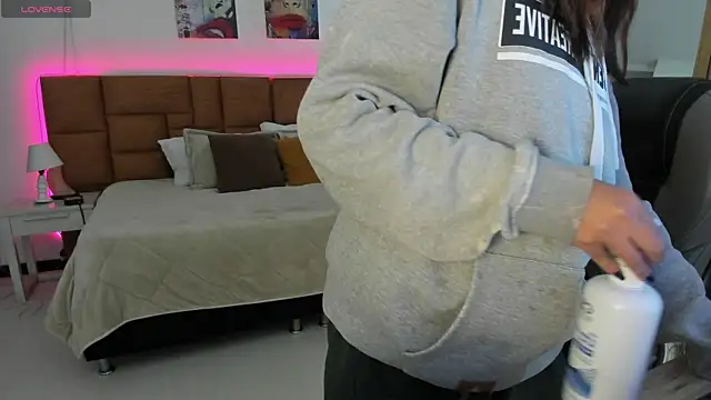 Snapshot of Catti_Brie chatting on May 19, 2026, 11:50 am Catti Brie online show from May 19, 2026, 11:50 am
