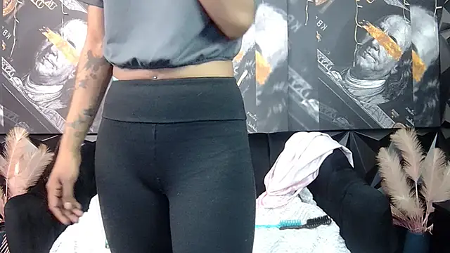 Lilmisbaddyxxx online show from November 27, 2025, 5:02 pm