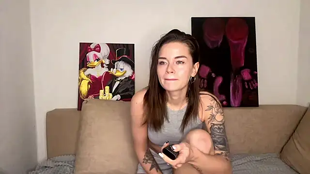 Snapshot of Petal_Couple chatting on December 16, 2025, 2:21 pm Petal Couple online show from December 16, 2025, 2:21 pm