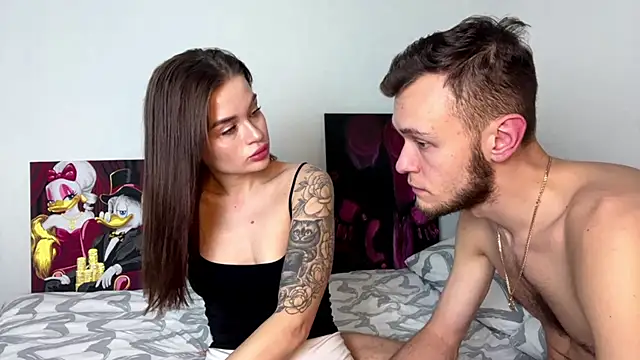 Snapshot of Petal_Couple chatting on November 18, 2025, 3:04 pm Petal Couple online show from November 18, 2025, 3:04 pm