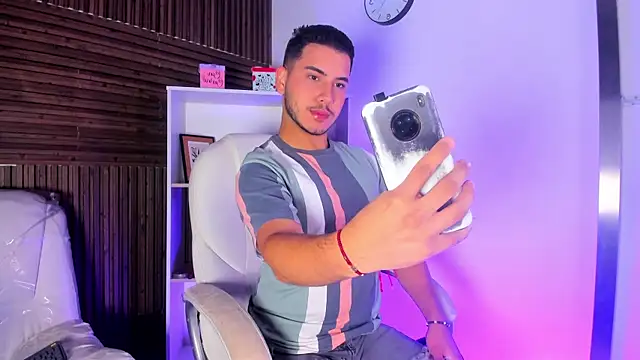 Snapshot of Axel_grey_ chatting on November 24, 2025, 12:27 pm Axel grey online show from November 24, 2025, 12:27 pm