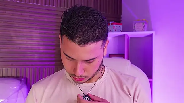 Snapshot of Axel_grey_ chatting on December 3, 2025, 12:26 pm Axel grey online show from December 3, 2025, 12:26 pm