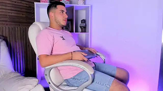 Snapshot of Axel_grey_ chatting on December 2, 2025, 12:18 pm Axel grey online show from December 2, 2025, 12:18 pm