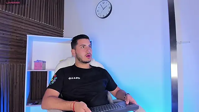 Snapshot of Axel_grey_ chatting on November 4, 2025, 12:31 pm Axel grey online show from November 4, 2025, 12:31 pm