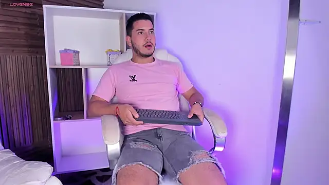 Snapshot of Axel_grey_ chatting on November 5, 2025, 12:41 pm Axel grey online show from November 5, 2025, 12:41 pm