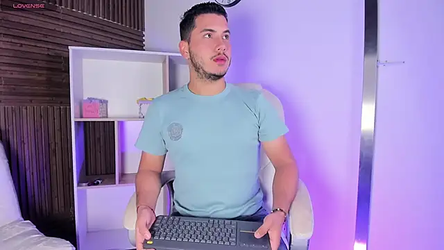 Snapshot of Axel_grey_ chatting on November 8, 2025, 12:20 pm Axel grey online show from November 8, 2025, 12:20 pm