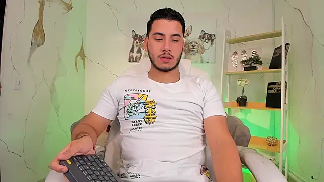 Snapshot of Axel_grey_ chatting on November 10, 2025, 12:32 pm Axel grey online show from November 10, 2025, 12:32 pm