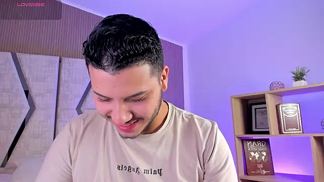 Axel grey  online show from April 18, 2026, 12:40 pm