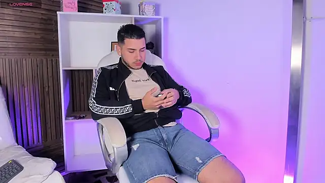 Snapshot of Axel_grey_ chatting on November 19, 2025, 12:27 pm Axel grey online show from November 19, 2025, 12:27 pm