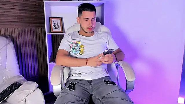 Snapshot of Axel_grey_ chatting on December 4, 2025, 12:15 pm Axel grey online show from December 4, 2025, 12:15 pm