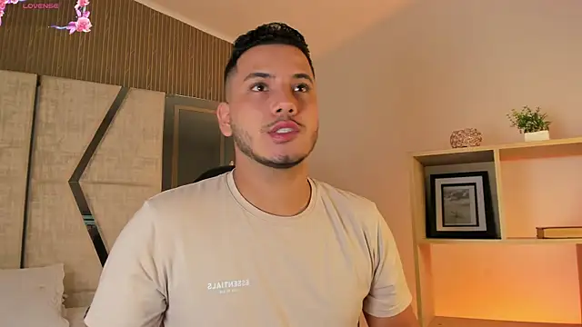 Snapshot of Axel_grey_ chatting on July 6, 2026, 1:07 pm Axel grey online show from July 6, 2026, 1:07 pm