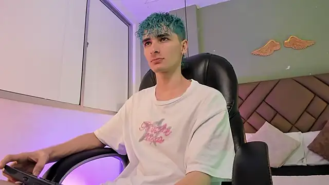 JaydenVillalobos online show from September 19, 2025, 2:10 pm