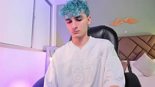 JaydenVillalobos online show from September 25, 2025, 12:33 pm