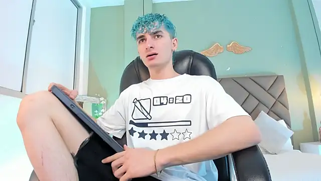 JaydenVillalobos online show from September 23, 2025, 1:40 pm