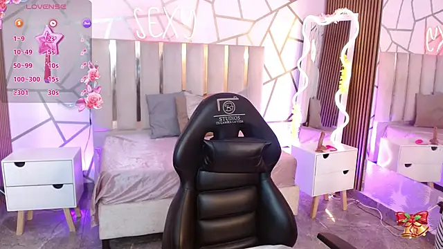 CYRUS TAY online show from December 2, 2025, 1:57 pm