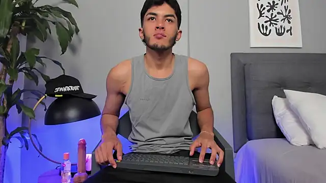 Tylerffoxx online show from June 29, 2026, 9:03 pm