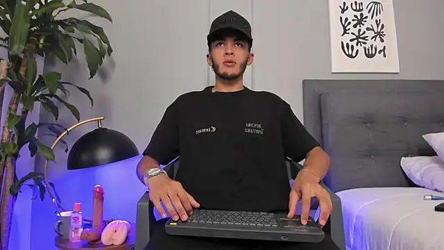 Tylerffoxx online show from July 1, 2026, 9:37 pm
