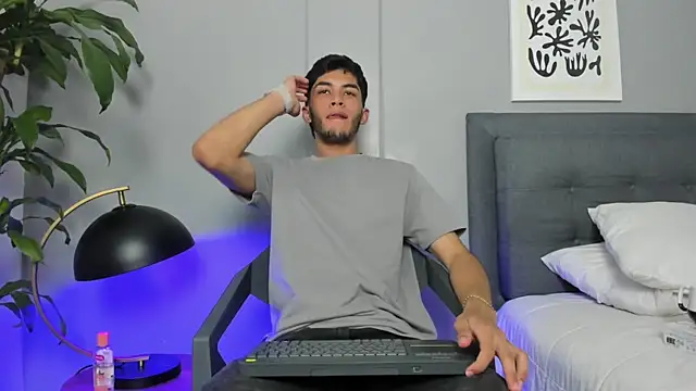 Tylerffoxx online show from June 16, 2026, 9:15 pm