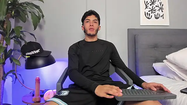 Tylerffoxx online show from July 3, 2026, 10:27 pm