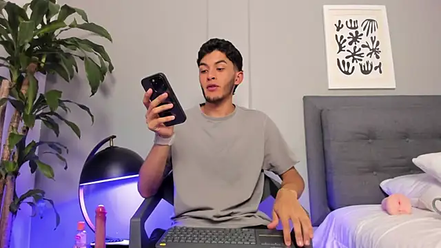 Tylerffoxx online show from June 25, 2026, 8:36 pm
