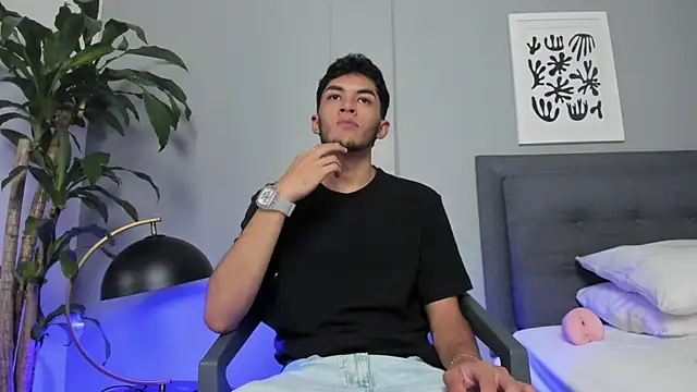 Tylerffoxx online show from June 10, 2026, 8:32 pm