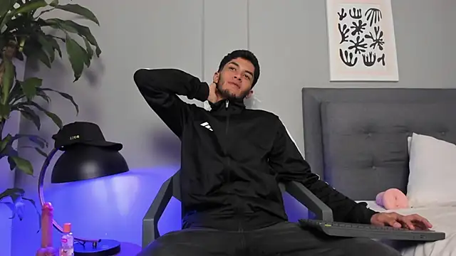 Tylerffoxx online show from June 19, 2026, 9:53 pm
