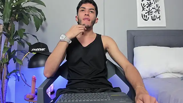 Tylerffoxx online show from June 30, 2026, 10:32 pm