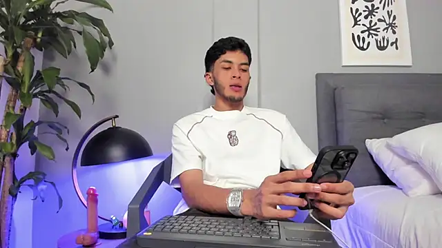 Tylerffoxx online show from June 26, 2026, 11:10 pm