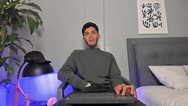 Tylerffoxx online show from June 21, 2026, 6:19 am