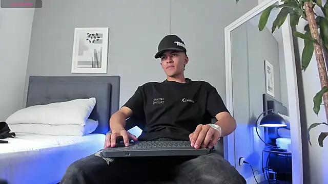 Tylerffoxx online show from September 13, 2025, 8:31 pm