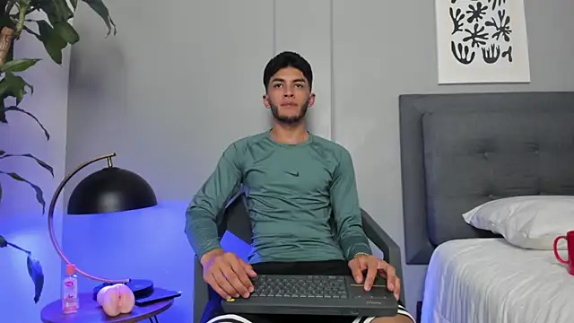 Tylerffoxx online show from July 23, 2026, 11:22 pm