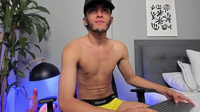 Tylerffoxx online show from July 4, 2026, 10:58 pm