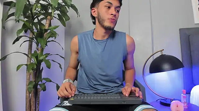 Tylerffoxx online show from July 14, 2026, 10:27 pm