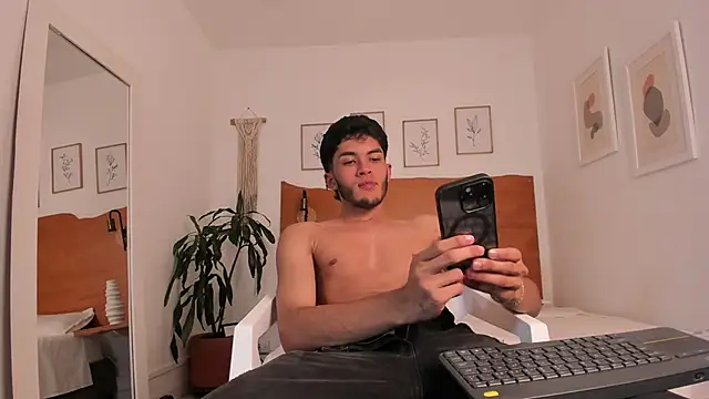 Tylerffoxx online show from June 27, 2026, 1:39 pm
