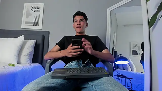 Tylerffoxx online show from September 9, 2025, 7:34 pm