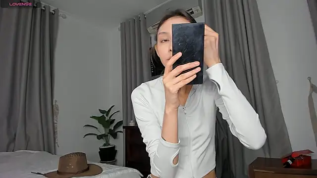 Snapshot of Amy_Loveme chatting on December 2, 2025, 11:06 pm Amy Loveme online show from December 2, 2025, 11:06 pm