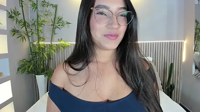 CarolineLee  online show from November 12, 2025, 10:46 pm