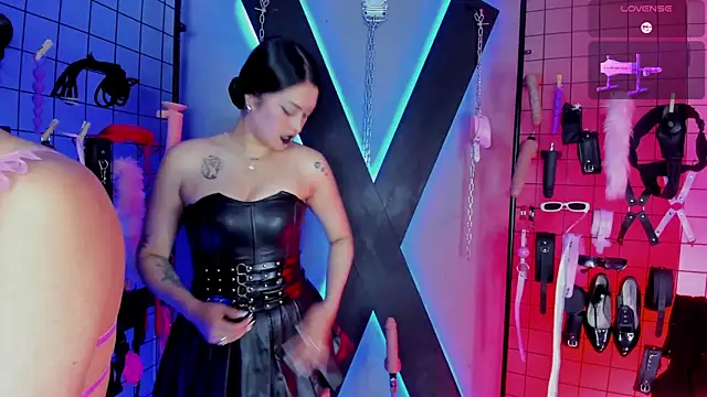 Snapshot of VictoryaLiah_BDSM chatting on October 3, 2025, 12:06 pm VictoryaLiah BDSM online show from October 3, 2025, 12:06 pm