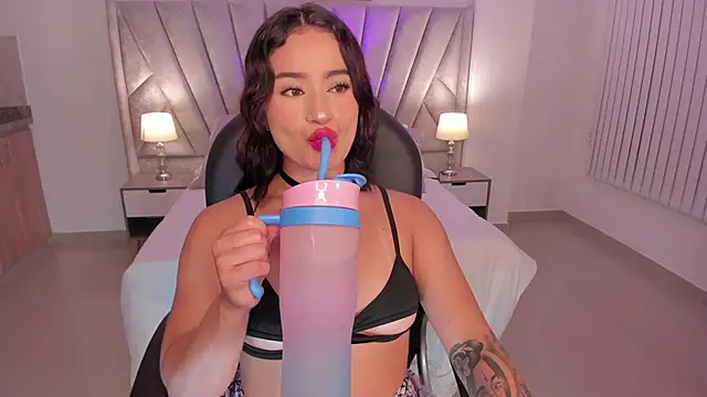 Snapshot of Saskia_litt chatting on November 17, 2025, 8:40 am Saskia litt online show from November 17, 2025, 8:40 am