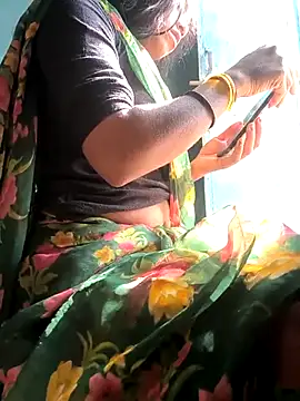 Snapshot of Cutyam chatting on November 16, 2025, 9:14 am Cutyam online show from November 16, 2025, 9:14 am