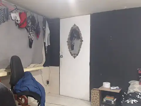 Snapshot of Dara-montenegro chatting on October 2, 2025, 2:15 am Dara-montenegro online show from October 2, 2025, 2:15 am