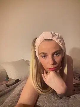 BrumeLove online show from February 23, 2026, 9:04 pm