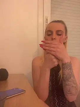 BrumeLove online show from April 10, 2026, 8:27 pm