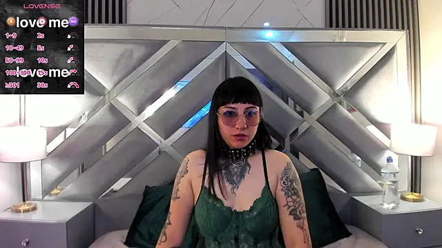 Ravenna666  online show from February 12, 2026, 8:19 pm