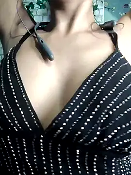 pihu099 online show from December 3, 2025, 7:46 pm