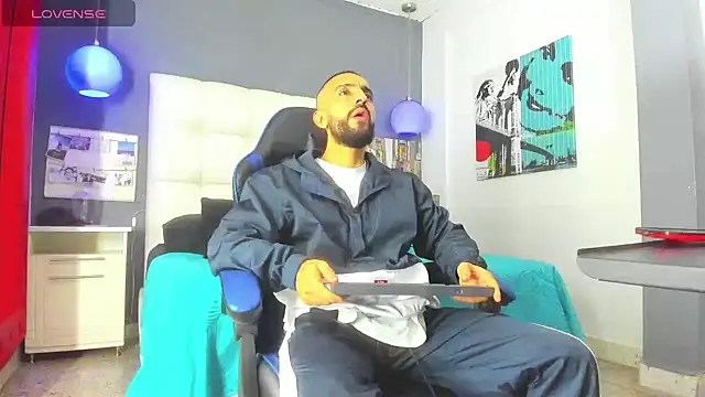 Yiyo10  online show from February 25, 2026, 4:23 am