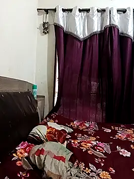 MEERAcle online show from April 19, 2026, 2:01 am