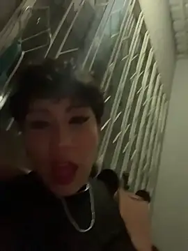 ZahaRose online show from November 12, 2025, 5:33 am